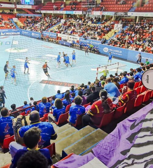 ➡ Seguimos apostando por el deporte de la ciudad y aportando nuestro granito de arena a la animación y ambiente en Huerta del Rey, en coordinación con club y las peñas federadas de balonmano.
